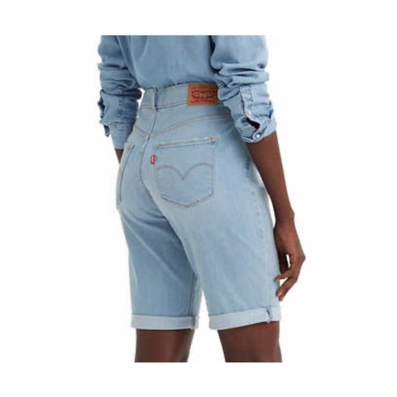 NWT. Levi's Ladies' Bermuda
Short. Size 28. - Picture 3 of 4